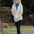 Anne Hathaway, de nerecunoscut cu părul blond. Actrița a fost fotografiată pe platourile de filmare din New Jersey