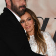 Jennifer Lopez, într-o rochie scurtă, la 52 de ani, la proiecția specială a filmului ”Marry Me” (4)
