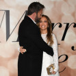 Jennifer Lopez, într-o rochie scurtă, la 52 de ani, la proiecția specială a filmului ”Marry Me” (9)