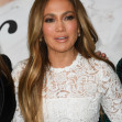 Jennifer Lopez, într-o rochie scurtă, la 52 de ani, la proiecția specială a filmului ”Marry Me” (10)