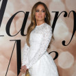 Jennifer Lopez, într-o rochie scurtă, la 52 de ani, la proiecția specială a filmului ”Marry Me” (11)