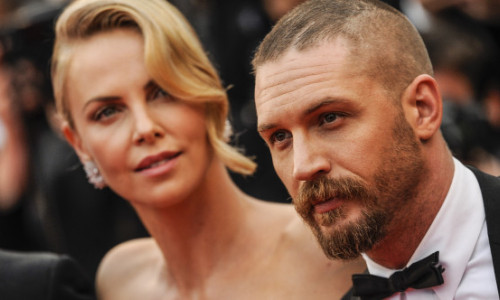 Reacția lui Tom Hardy, după ce Charlize Theron a mărturisit că s-a simțit amenințată de prezența lui la filmările 