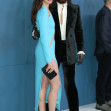 Anne Hathaway, imaginea perfecțiunii într-o rochie cu decupaje și cu șliț adânc.