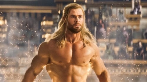 Chris Hemsworth, despre scenele nud din „Thor: Love and Thunder”: Au fost mereu „visul” meu. 10 ani de pregătire