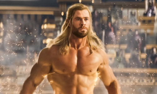 Chris Hemsworth, despre scenele nud din „Thor: Love and Thunder”: Au fost mereu „visul” meu. 10 ani de pregătire