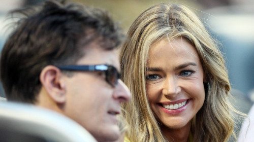 Mărturisiri neașteptate. Charlie Sheen admite că Denis Richards încă îl iubește, la aproape 20 de ani de la divorțul lor exploziv