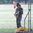 Catherine Zeta-Jones, fotografiată în parc, la plimbare cu câinele