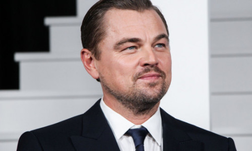 Leonardo DiCaprio, criticat după ce a fost fotografiat cu un model de 19 ani: ”Omule, ai nevoie de puțină terapie!” Actorul e cunoscut pentru faptul că iese doar cu femei tinere