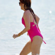 Isla Fisher in costum de baie