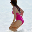 Isla Fisher in costum de baie