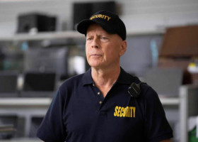 Bruce Willis, diagnosticat cu afazie și demență, fotografiat în timpul unei plimbări în Los Angeles. Cum arată actorul la 69 de ani