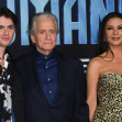 Michael Douglas, alături de frumoasa lui soție și de fiul lui, la lansarea filmului Ant-Man
