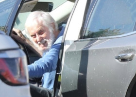Face 100 de ani în două luni, dar tot merge la sala de sport și "trage de fiare". Dick Van Dyke, un spectacol: "Încă sunt showman!"