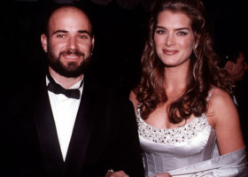 Brooke Shields, despre reacția furioasă a lui Andre Agassi, fostul ei soț, după o scenă a acesteia cu Matt LeBlanc, în "Friends". Fostul tenismen și-a zdrobit toate trofeele