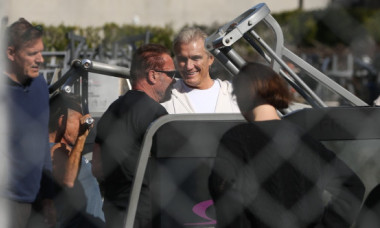 Au 75 și 65 de ani, dar nu renunță la sală. Arnold Schwarzenegger și Dolph Lundgren, pozați împreună printre aparate de fitness
