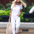 Cum arată Pamela Anderson într-o zi obișnuită, când nu poartă ținute provocatoare. Actrița din „Baywatch” se menține într-o formă de invidiat