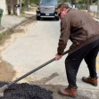 Hands-on Arnold Schwarzenegger fixes a giant pothole in his LA neighbourhood