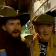 Un bărbat costumat în Gandalf îl întâlnește accidental pe stradă pe Ian McKellen, actorul care a interpretat celebrul personaj/ Profimedia
