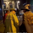 Un bărbat costumat în Gandalf îl întâlnește accidental pe stradă pe Ian McKellen, actorul care a interpretat celebrul personaj/ Profimedia