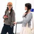 Katie Holmes și fiica ei, Suri, fotografiate pe aeroportul din Los Angeles