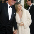 Barbra Streisandová herečka zpěvačka mnažel James Brolin kožich bílá - Zlatý glóbus 2004s