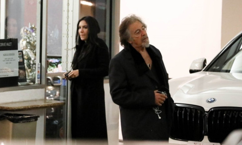 Cine este Noor Alfallah, femeia care îi va dărui lui Al Pacino al patrulea copil. Are doar 29 de ani și s-a iubit cu multe nume celebre