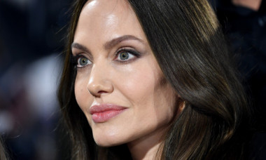 Angelina Jolie, schimbare radicală de look. „Arată ca Jennifer Aniston”, au reacționat mulți pe Instagram