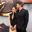 Jennifer Lopez și Ben Affleck, gesturi tandre în fața obiectivelor de fotografiat