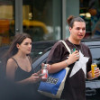 Cum a fost surprinsă fiica lui Katie Holmes și a lui Tom Cruise pe străzile din New York.jpg