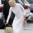 Cum a fost surprinsă Pamela Anderson pe străzile din Malibu