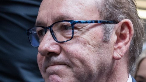 Kevin Spacey spune că mii de oameni i-au oferit un loc unde să stea, după ce a declarat că nu mai are casă: "Nu sunt om fără adăpost"