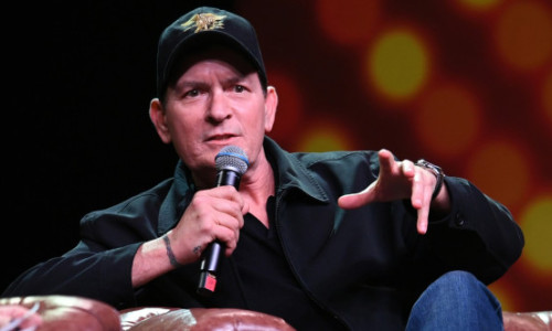 Charlie Sheen, copleșit de remușcări: „Nu pot să-mi imaginez să fiu în pielea tatălui meu. I-am rănit pe oamenii pe care îi iubeam!”