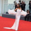 Mădălina Ghenea, fabuloasă la Festivalul de Film de la Cannes