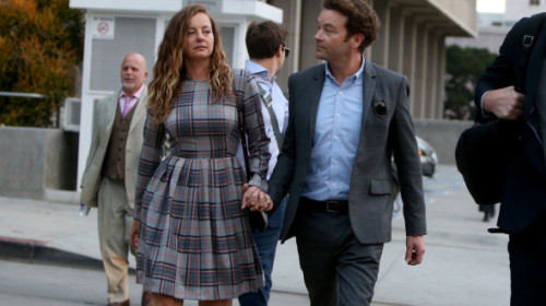 "E o umbră a femeii care obișnuia să fie". Soția lui Danny Masterson a cerut divorțul la doar 12 zile după ce actorul a fost condamnat la 30 de ani de închisoare pentru viol