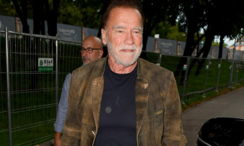Arnold Schwarzenegger a intrat în atmosfera Oktoberfest într-o ținută inedită și a captat toată atenția participanților. Alături de el, iubita sa cu aproape 30 de ani mai tânără