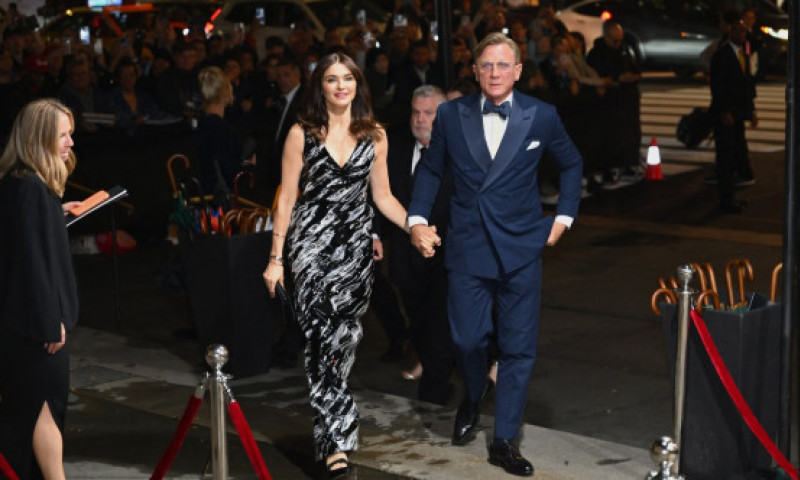 Discreții Daniel Craig și Rachel Weisz, de mână pe covorul roșu. Fostul James Bond, schimbare de look, soția lui, o superbitate de femeie