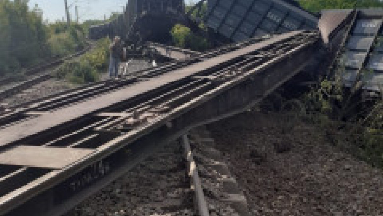 FOTO 11 vagoane ale unui tren de marfă au deraiat. Circulația pe ruta Pașcani-Iași a fost oprită
