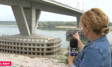 Dunărea a secat atât de mult, încât se vede baza pilonilor pe care stă Podul Prieteniei de la Calafat