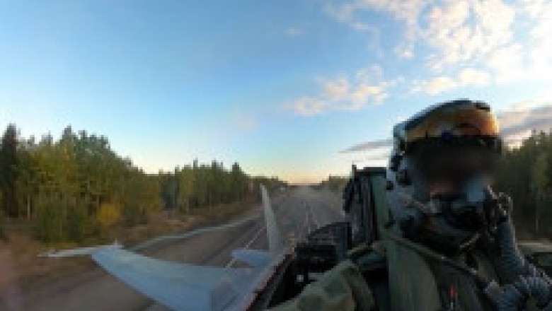 VIDEO. Avioanele de luptă finlandeze exersează decolările și aterizările în caz de război pe o autostradă închisă