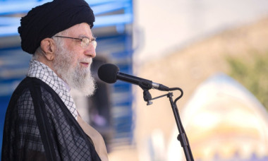 Ayatollahul încolțit. Ali Khamenei, apărătorul nemilos al revoluției iraniene, e în situația pe care a încercat s-o evite toată viața