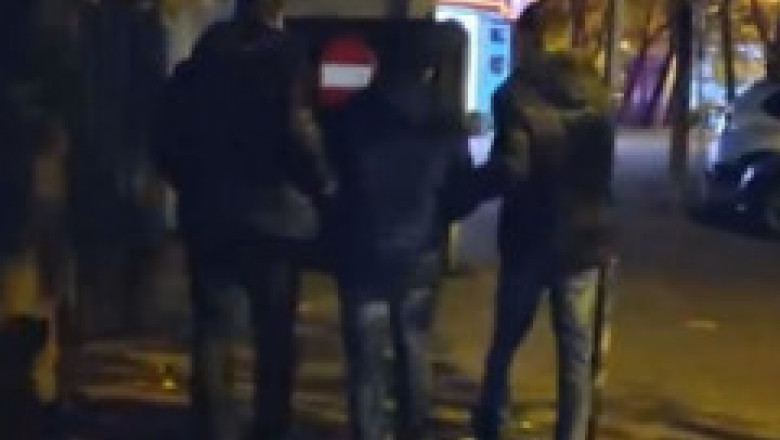 Un bărbat a bătut o angajată a unui cazino din București, pentru 4.000 de lei. Imaginile surprinse de camerele de supraveghere