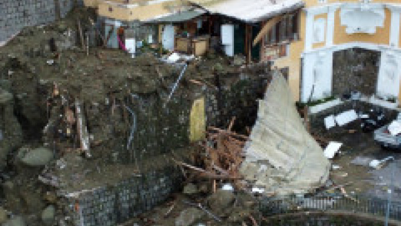 Un bebeluș de 22 de zile a murit în urma alunecărilor de teren din Ischia. Relatări sfâșietoare despre tragedia din insula italiană