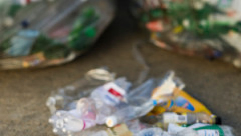 Bloomberg: Comisia Europeană va anunţa noi reguli privind ambalajele din plastic
