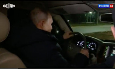 Putin s-a plimbat cu mașina prin Mariupolul distrus