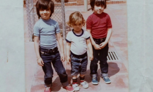 Misterul celor trei copii abandonați într-o gară din Barcelona. Au fost șocați să afle cine sunt părinții lor 40 de ani mai târziu