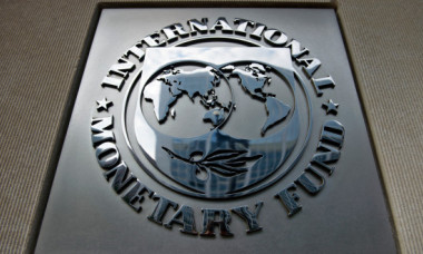 Recomandările FMI pentru România: TVA și accize mai mari, două cote de impozit pe venit și schimbări la contribuțiile sociale