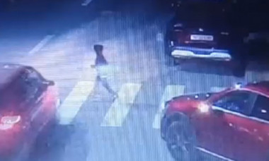 VIDEO Momentul în care o șoferiță din Iași lovește un copil pe trecerea de pietoni, apoi fuge