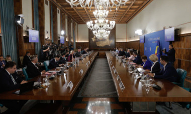 Anunț făcut de Guvern: cum se modifică salariile românilor și care sunt angajații care vor lua bani mai mulți