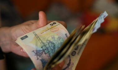 Salarii mai mari din 1 iulie pentru aproape 1,8 milioane de români. Câți bani va lua în mână un angajat care va câștiga 3.700 de lei