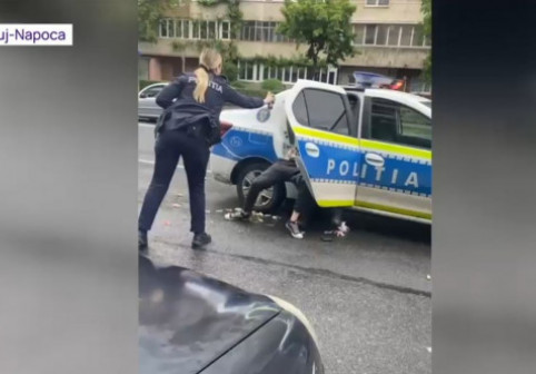 Intervenție jenantă la Cluj-Napoca: O polițistă a pulverizat spray lacrimogen în fața colegului ei